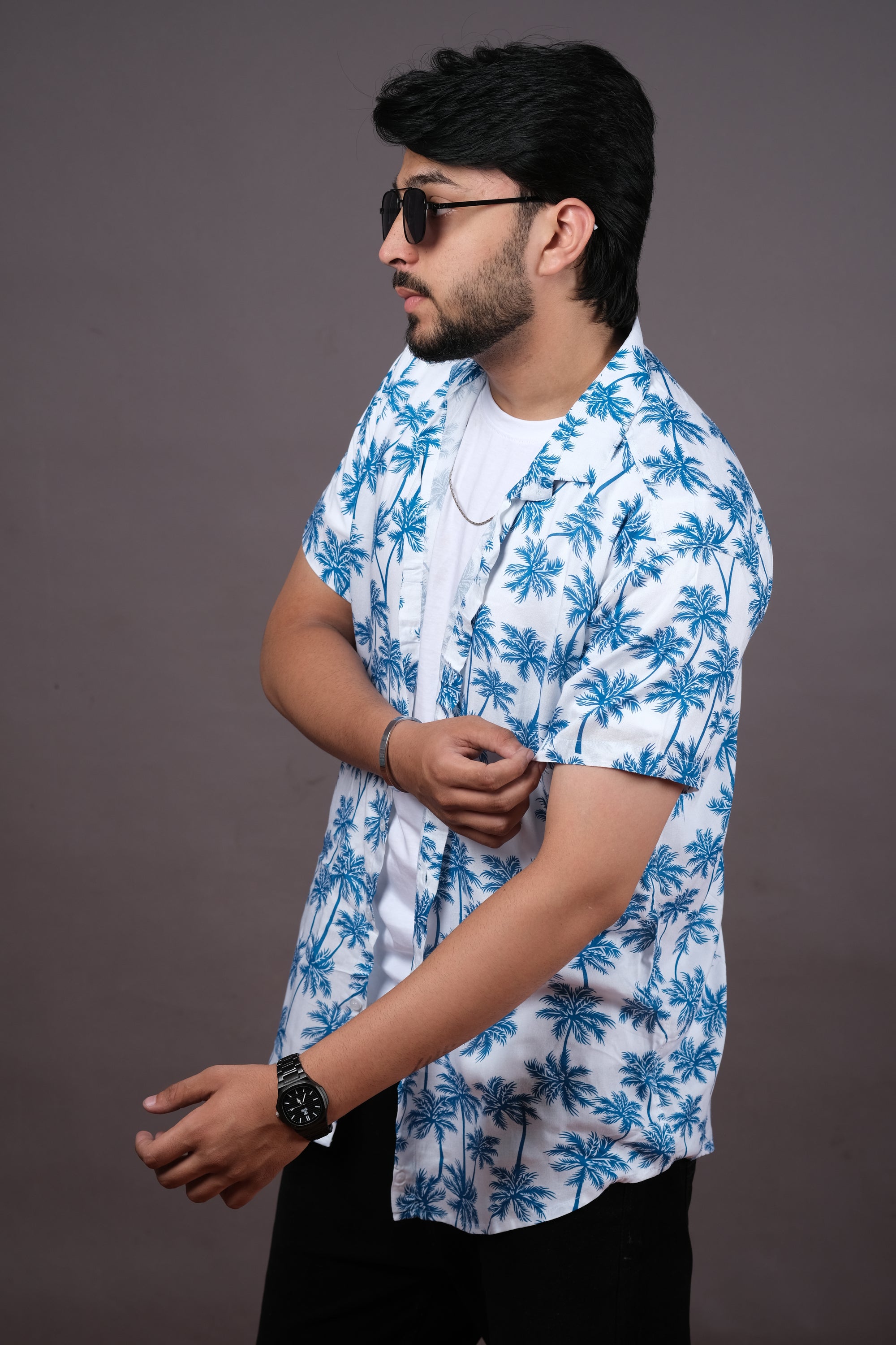 Stylish White Tropical Print Shirt for Men