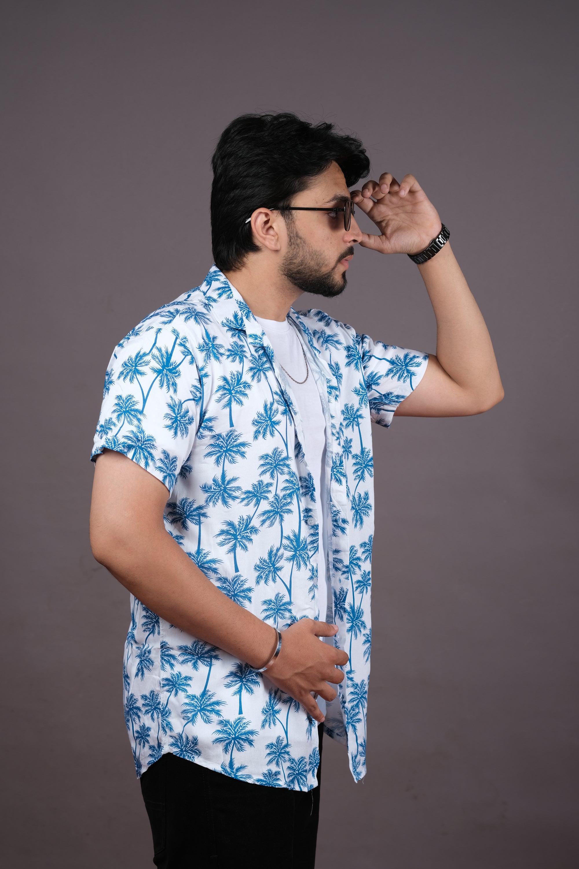 Stylish White Tropical Print Shirt for Men