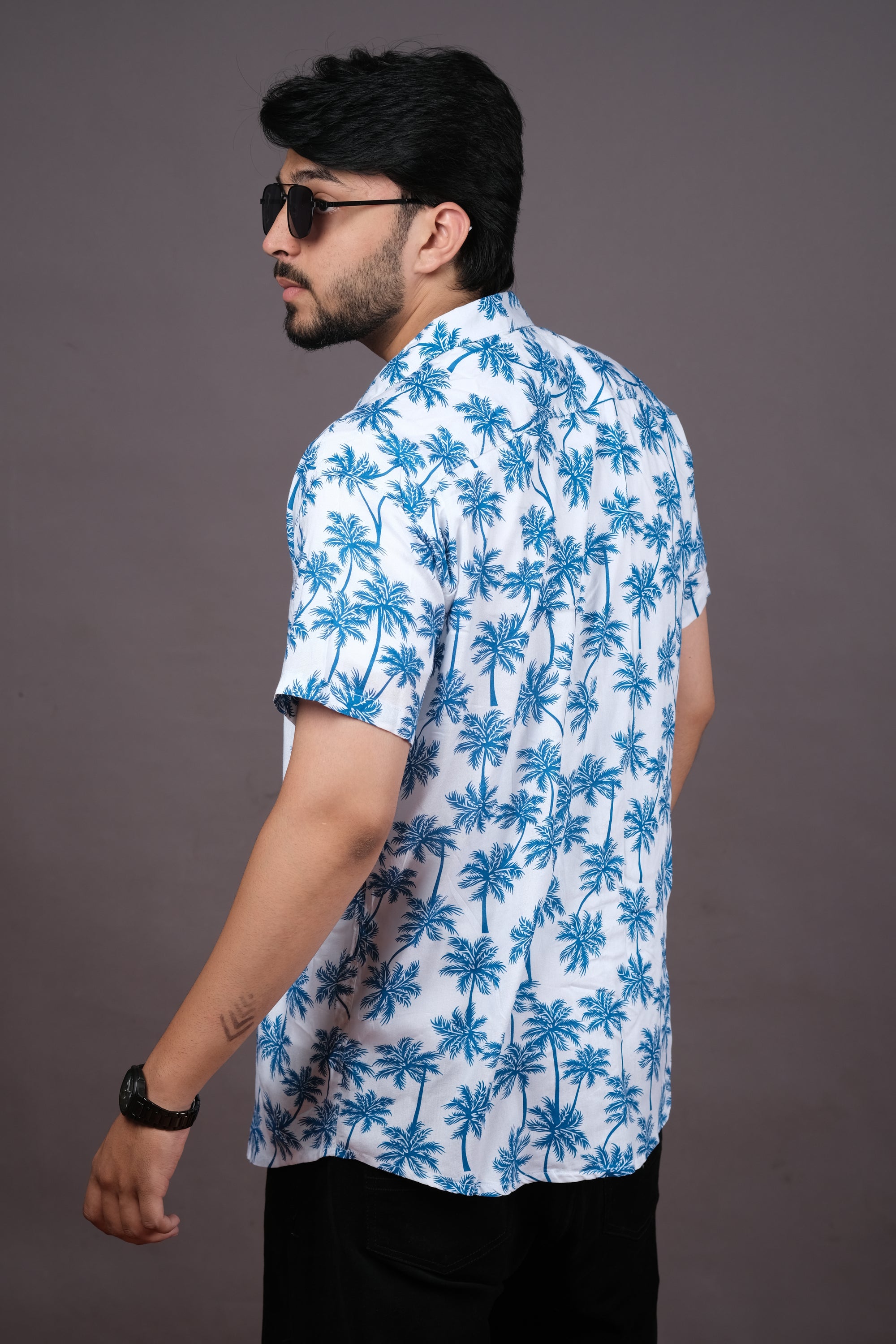 Stylish White Tropical Print Shirt for Men