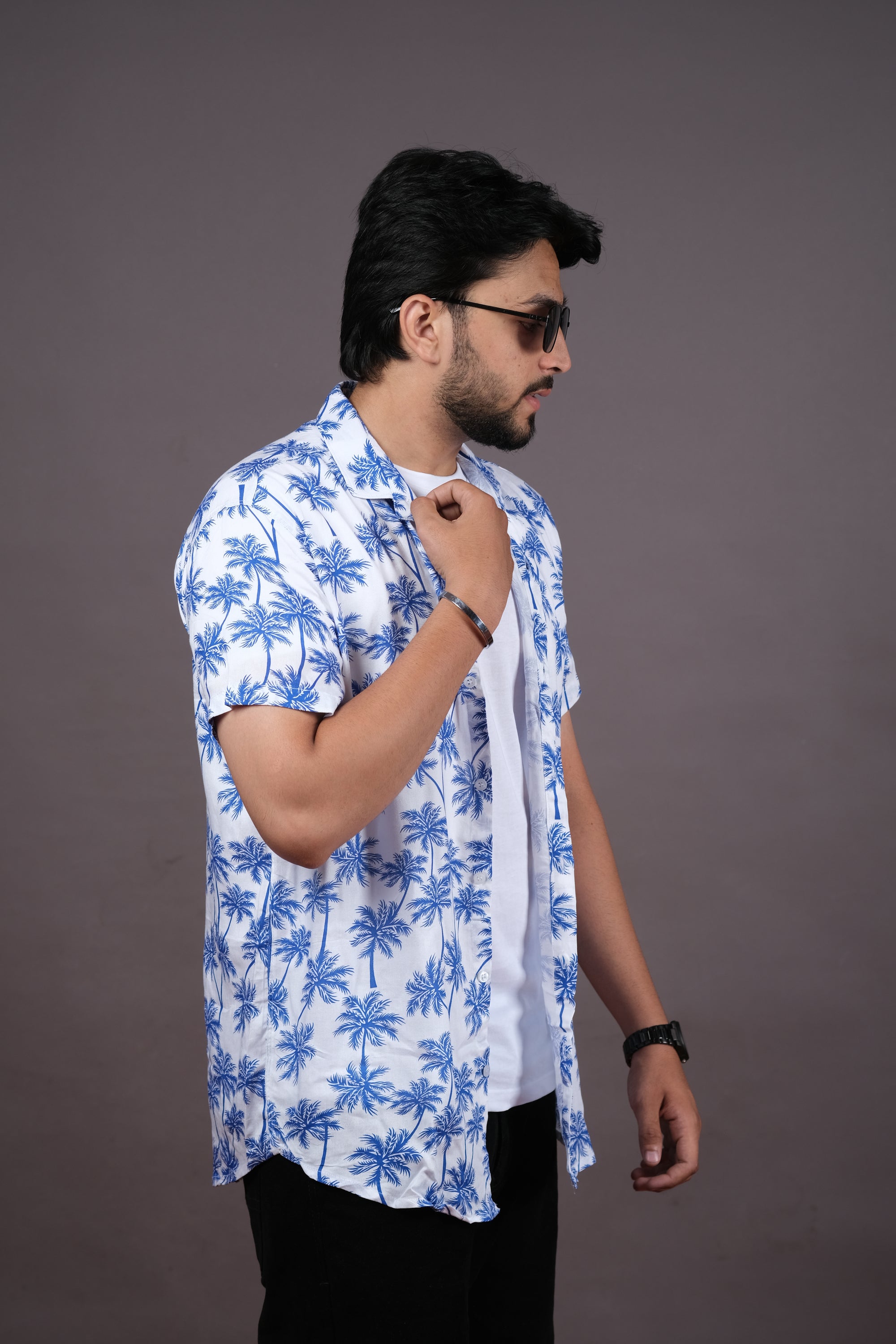 Stylish White Tropical Print Shirt for Men