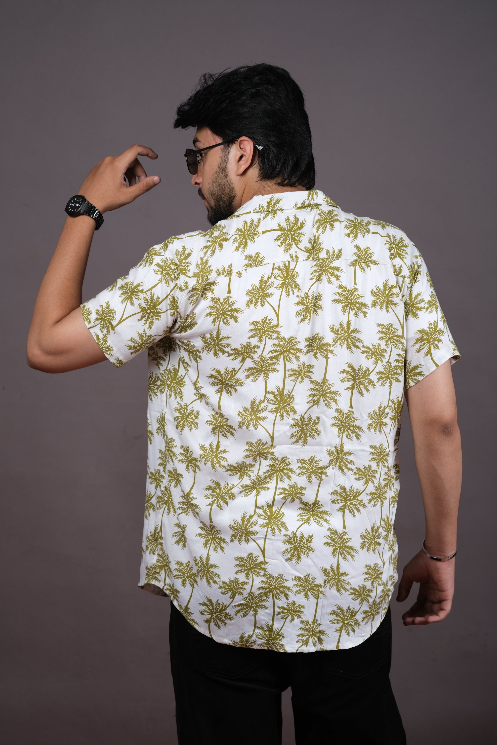 Stylish White Tropical Print Shirt for Men