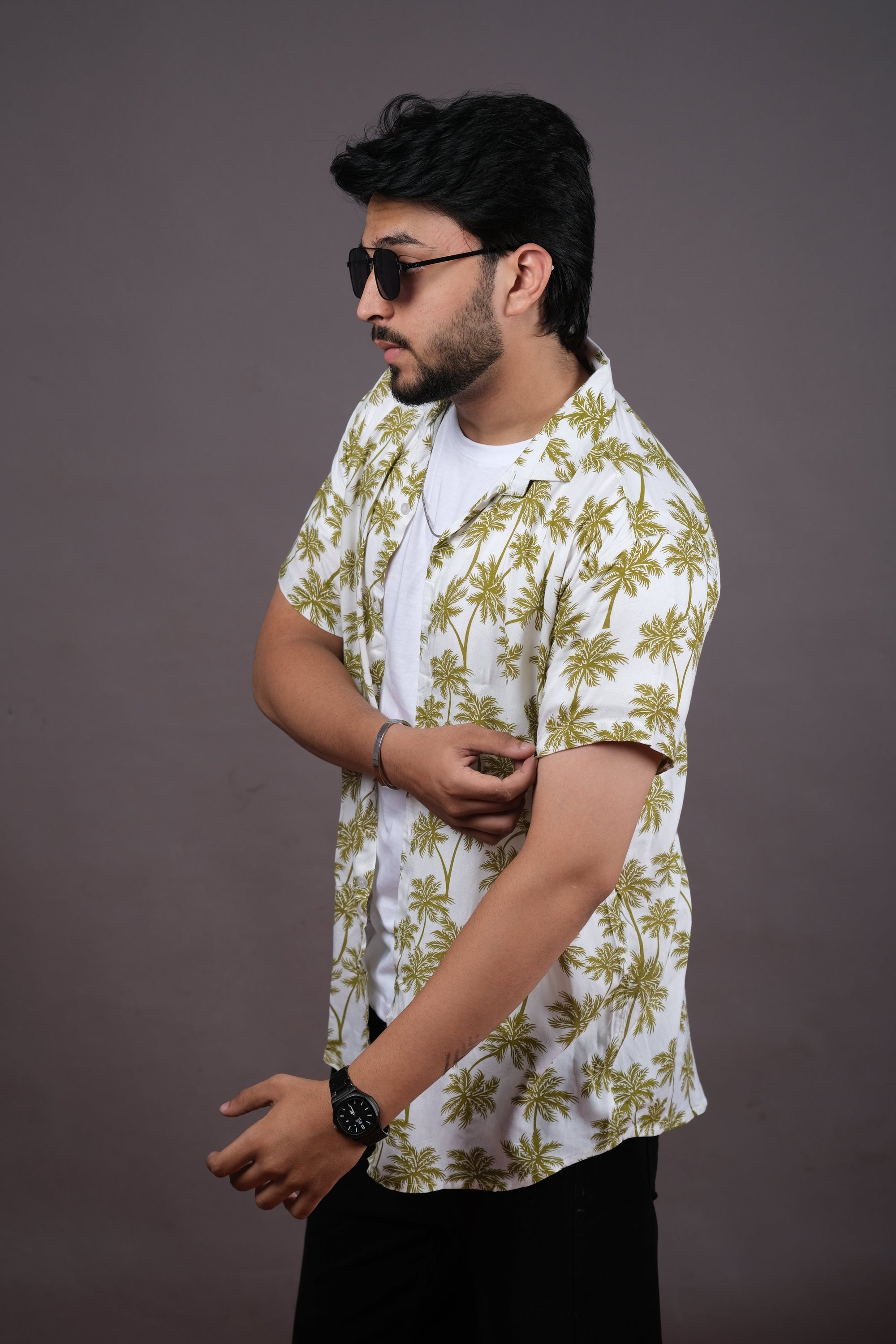 Stylish White Tropical Print Shirt for Men