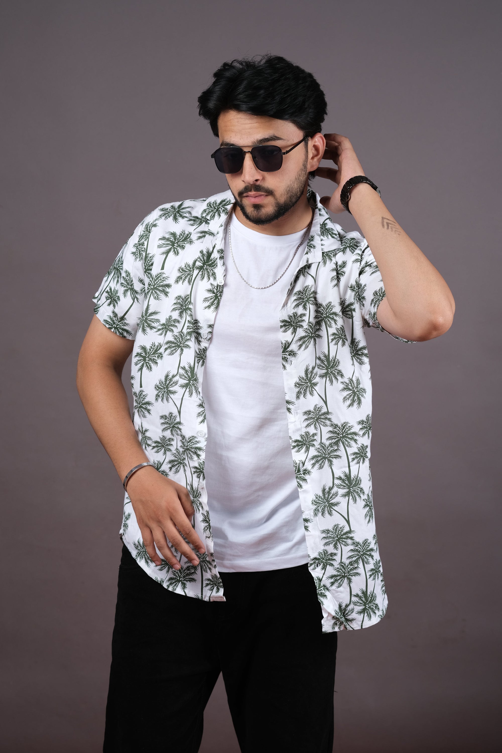 Stylish White Tropical Print Shirt for Men