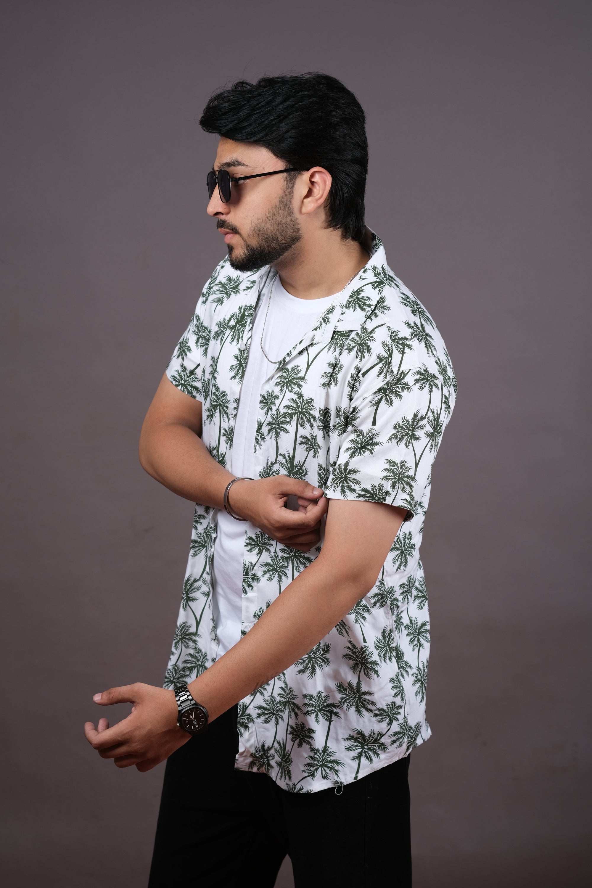 Stylish White Tropical Print Shirt for Men