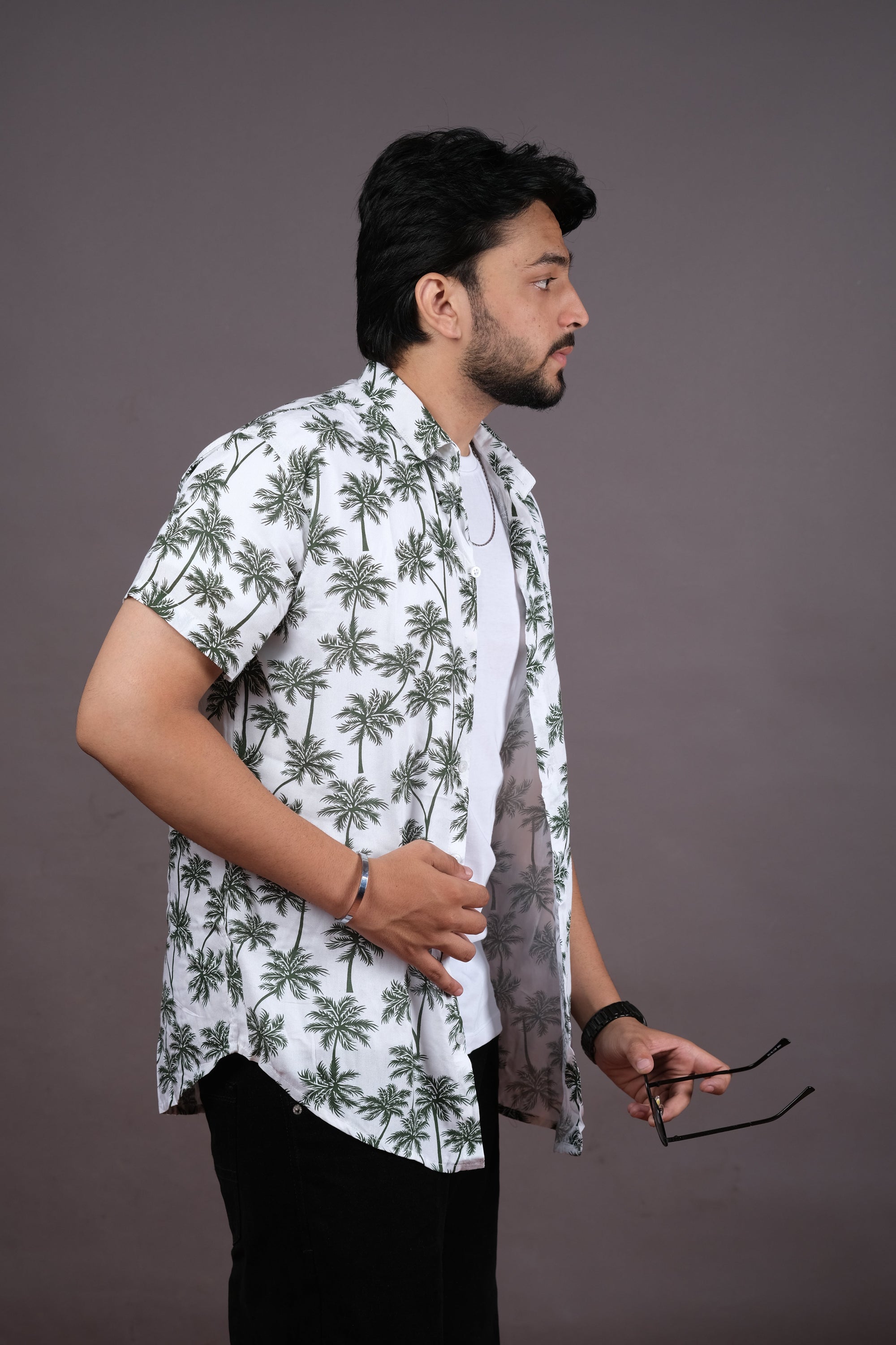 Stylish White Tropical Print Shirt for Men