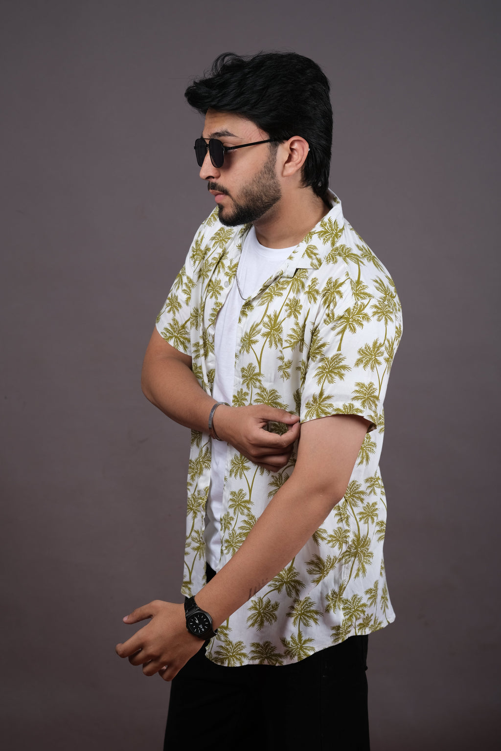 Stylish White Tropical Print Shirt for Men